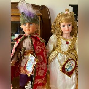 2 Geppeddo Porcelain Dolls
